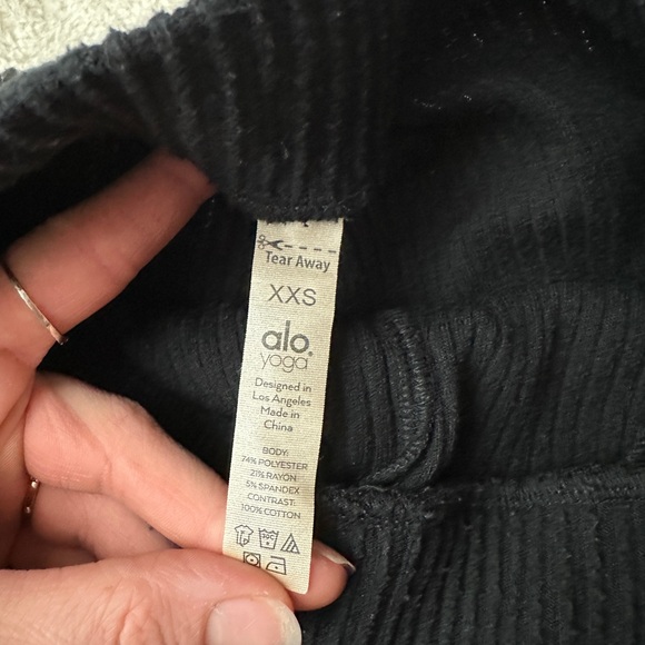 ALO Yoga Muse Joggers - Picture 3 of 3